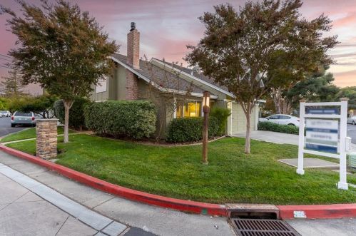 350 Pine Wood Ln, Los Gatos, CA 95032-1315