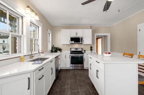 27 Prescott St, Nashua, NH 03064-2564