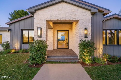 5550 Bonneville Rd, Calabasas, CA 91302-1201