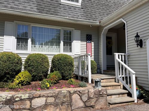 77 Old Orchard Rd, Riverside CT  06878-1029 exterior