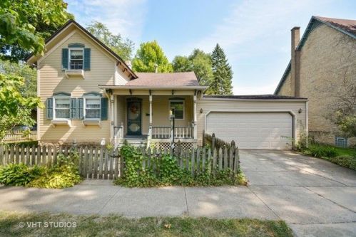 214 Lincoln St, Batavia, IL 60510-1916