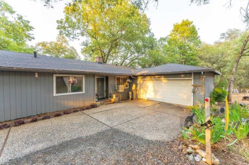 5630 Stanley Dr, Auburn, CA 95602-9630