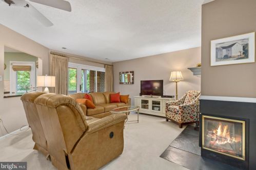 7596-I Lakeside Village Dr, Falls Church, VA 22042-7526
