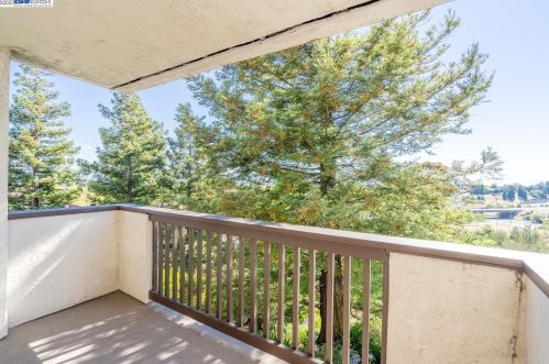 21083 Gary Dr, Hayward, CA 94546-6111