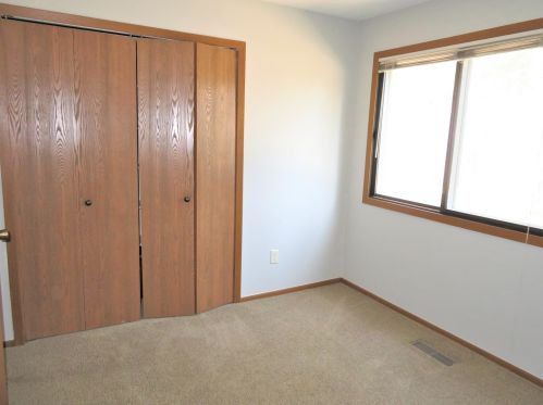 5978 Fernwood St, Saint Paul MN  55126-8462 exterior