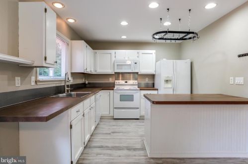 351 Cub Run Ln, Harpers Ferry WV 25425-6476 exterior