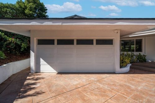 3701 Royal Woods Dr, Van Nuys CA  91403-4217 exterior