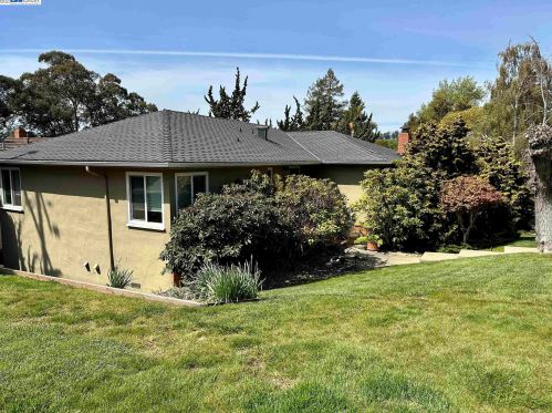 17551 Mayflower Dr, Hayward, CA 94546-1134