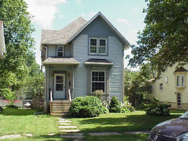 971 Grant Ave, Rockford, IL 61103-6101