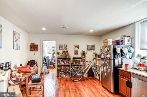 1940 19th St, Philadelphia, PA 19145-2832