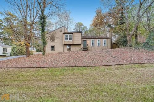 4945 Dana Dr, Kennesaw, GA 30144-1404