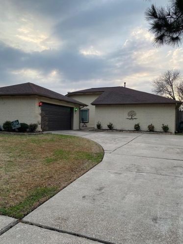 3918 Rosemont Dr, Morgans Point, TX 77571-2906