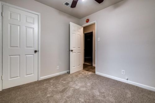 1612 Warren Ln, Fort Worth TX  76112-5723 exterior