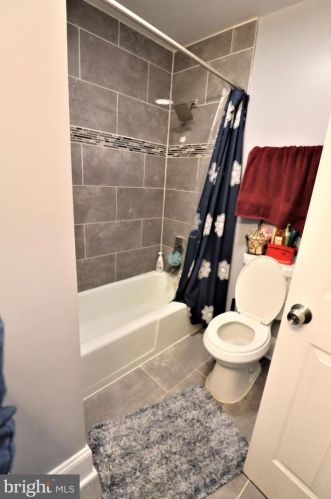 8005 Lake Pleasant Dr, Springfield VA  22153-3005 exterior