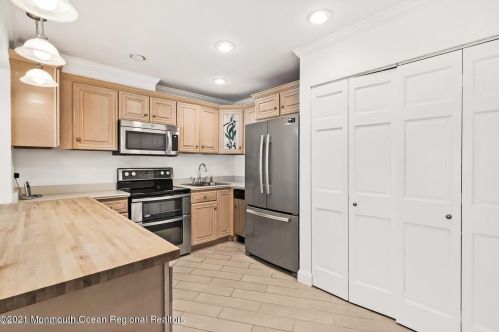 62 Manchester Ct, Tinton Falls NJ  07701-5496 exterior