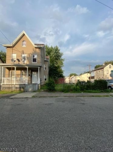 64 Main St, Paterson NJ  07522-1024 exterior