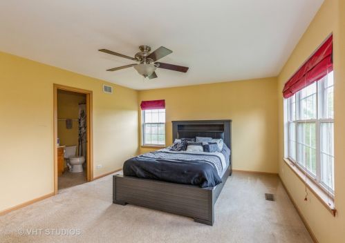 868 Clover Ln, Pingree Grove IL  60140-9116 exterior