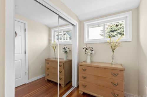 6 Center St, Niantic CT  06357-2658 exterior