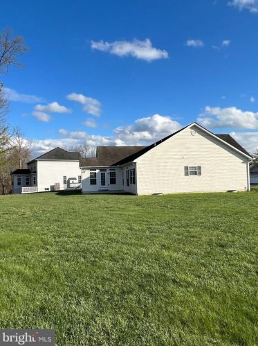 17 Patapsco Cir, Falling Waters, WV 25419-4363