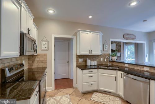 101 Shatto Dr, Carlisle PA  17013-2120 exterior