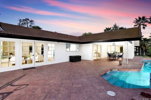 1842 Sirrine Dr, Santa Ana, CA 92705-7511