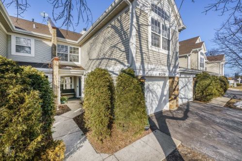 9209 Brockton Ln, Des Plaines, IL 60016-1504