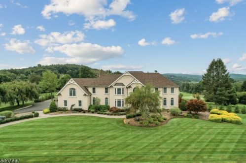 19 Skyview Dr, Sparta, NJ 07871-1782