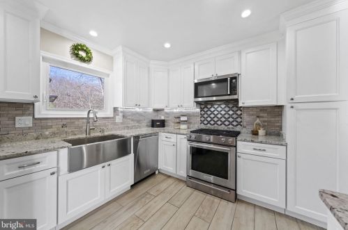 7310 Whitson Dr, Springfield VA  22153-1541 exterior