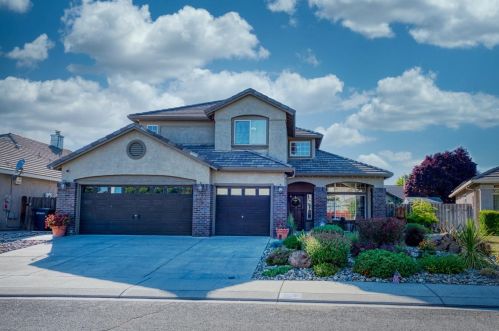 5032 Treetop Dr, Salida, CA 95368-9050