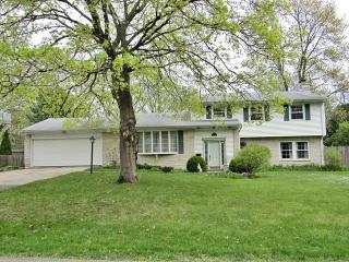 701 Willow Ln, Geneva, IL 60134-1054