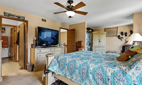 1691 Cameron Dr, Pingree Grove IL  60140-9074 exterior