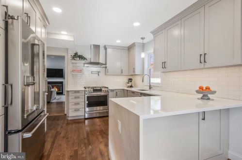 56 Aberdeen St, Arlington, VA 22204-1325