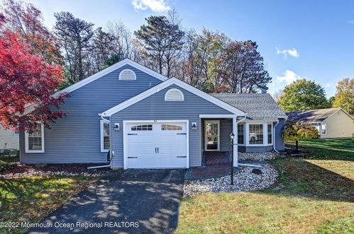 53 Canterbury Dr, Lacey, NJ 08731-5639