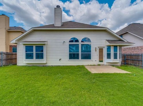 8313 Rolling Rock Dr, Fort Worth TX  76123-1891 exterior