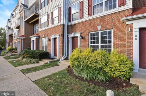 2490 Quick St, Herndon, VA 20171-4571