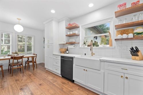 2470 Bywood Dr, Glendale CA  91206-4725 exterior