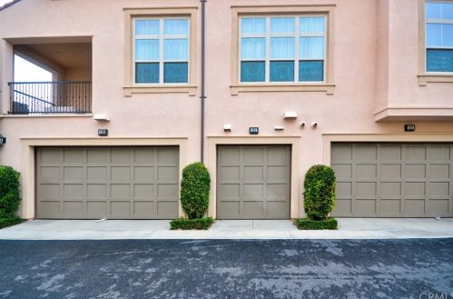131 Kempton, Irvine CA  92620-2139 exterior