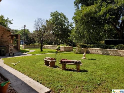 388 Guadalupe River Dr, Seguin TX  78155-7018 exterior