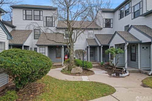 810 Woodbridge Commons Way, Iselin, NJ 08830-3041