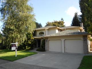 11009 Sherwood Dr, Vancouver, WA 98686-4378