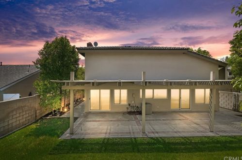 7325 Calle Granada, Anaheim, CA 92808-1033