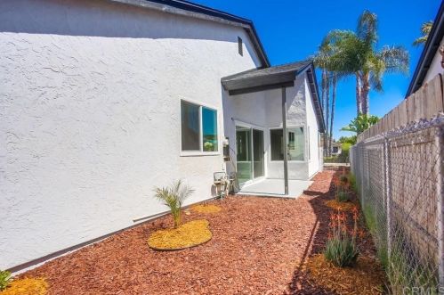 1461 Darwin Dr, Oceanside CA  92056-3042 exterior