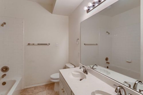 1401 Summerhill Dr, Carrollton TX 75007-6049 exterior