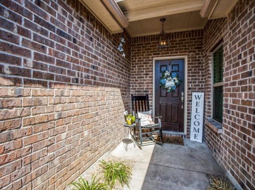 3837 Canada Dr, Dallas, TX 75212-1211