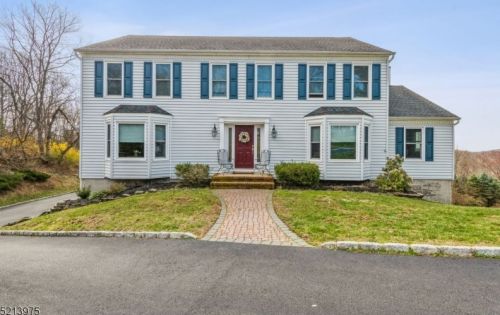 5 Colonial Ct, Dover, NJ 07869-4133
