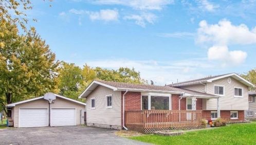 9013 Lee Pl, Crown Point, IN 46307-9621