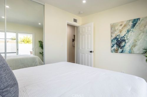 8212 Munster Dr, Huntington Beach CA  92646-5025 exterior