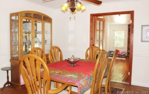 134 Deforest Rd, Wilton CT  06897-1911 exterior
