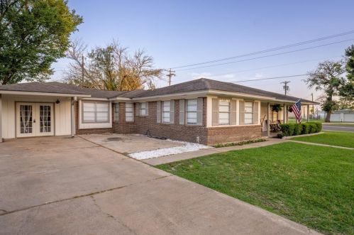 123 Village Way, Mapleton, TX 75835-2324