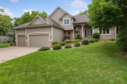 7901 9th Street Ct, Saint Paul, MN 55128-5352